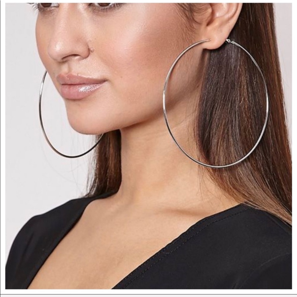 Fabulous chic silver hoop earrings - Picture 2 of 5